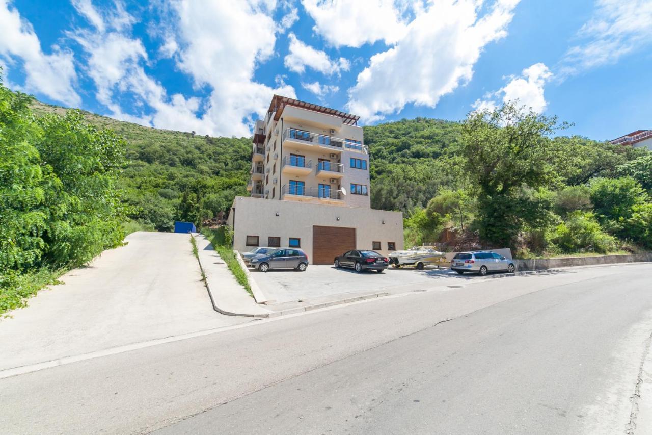Welcome Apartments Petrovac Ngoại thất bức ảnh